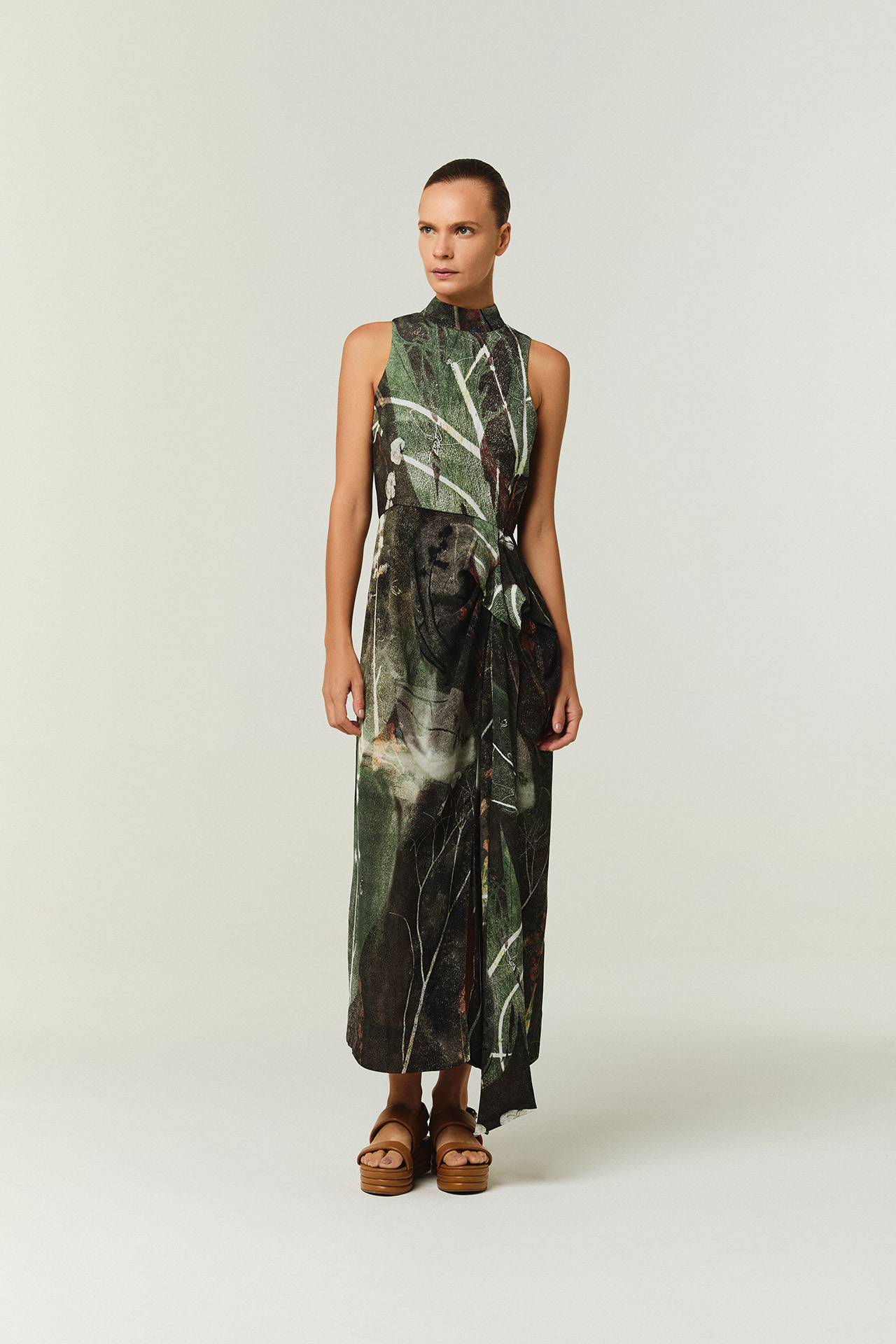 Vestido Oriental Sem Manga Tropical